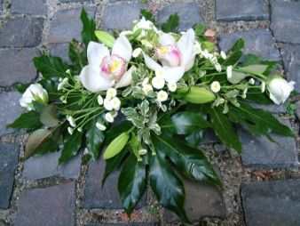 flower delivery Budapest - urn arrangement with orchids (40 cm)