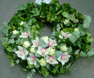 flower delivery Budapest - ivory wreath with orchids, roses (65cm)