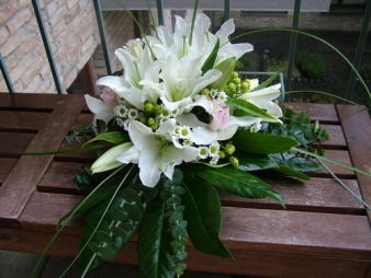 flower delivery Budapest - bier arrangement with lilies, orchids and chrysanthemums (50 cm)