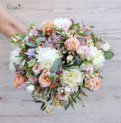 flower delivery Budapest - Big pastel bouquet with peonies, roses, lisianthusses and small flowers (41 stems)
