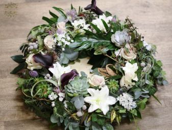 flower delivery Budapest - Wreath with succulents 50cm