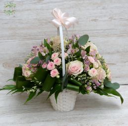 flower delivery Budapest - Classic flowerbasket with pink roses, spray roses, alstroemerias (32 stems)