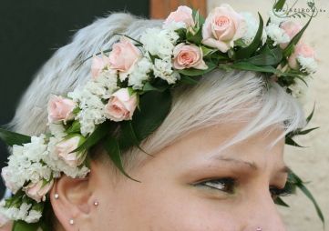 Virágküldés Budapest - haj koszorú bokros rózsából és sóvirágból (rózsaszín, fehér)