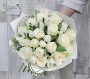 flower delivery Budapest - White roses with white tulips (40 stems)