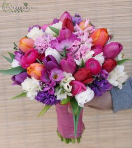 50 spring flowers in a color bomb