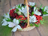 ny�ri vegyes kos�rka bogy�kkal (20cm) - vir�gk�ld�s