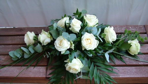 flower delivery Budapest - medium size bier arrangement with white roses and eucalyptuses (60 cm)
