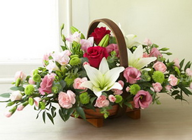 flower delivery Budapest - lisies,  roses, pompoms, lilies in basket (20 stems)