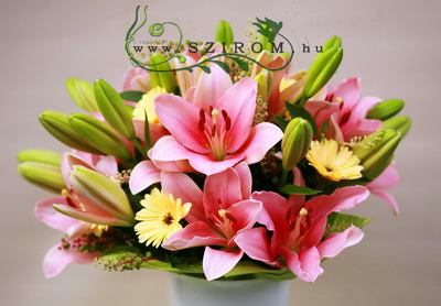 flower delivery Budapest - gerbera and lilies (20 stems)