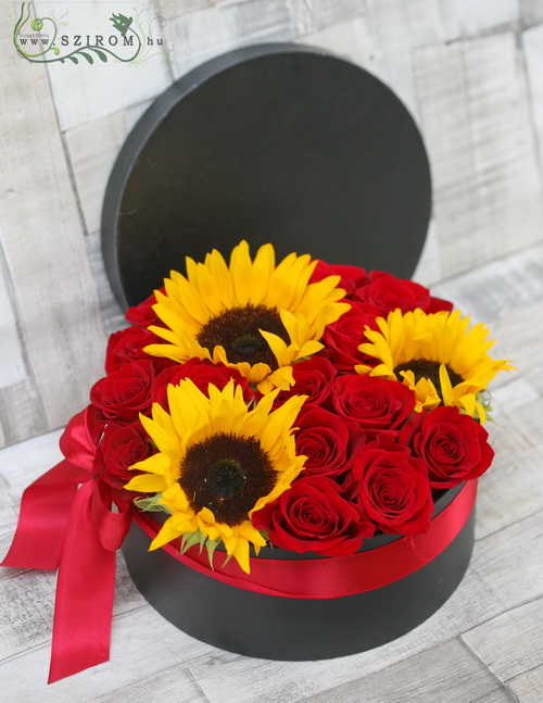 flower delivery Budapest - Rose box with 17 red roses 3 sunflowers