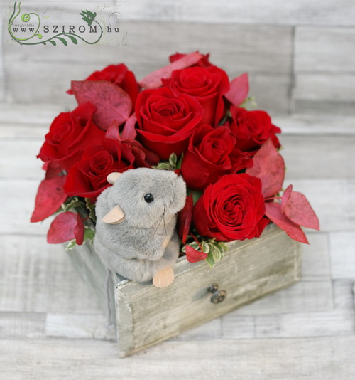 fiók egérrel (11 szál vörös rózsával) - virágküldés
