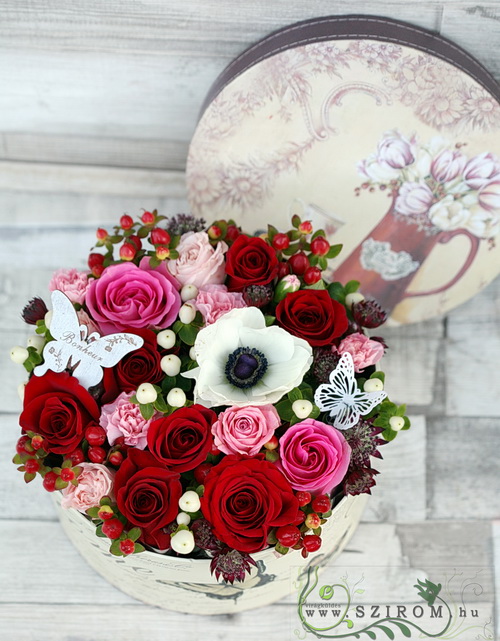 Romantikus pillangós rózsadoboz (21 szálas box) - virágküldés