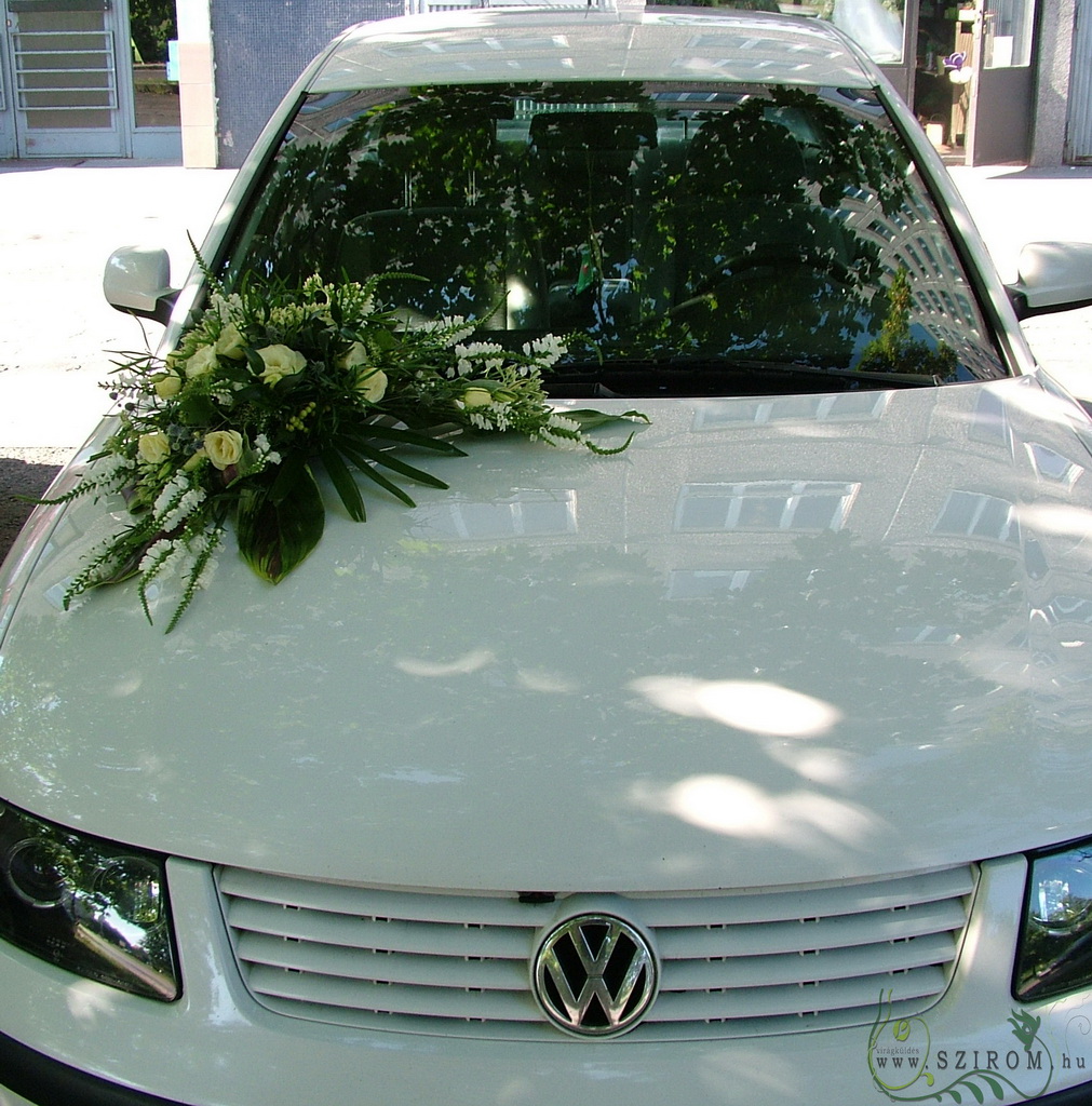flower delivery Budapest - Corner car flower arrangement with lisianthus and seasonal flowers (white, cream)