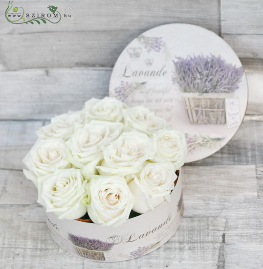 flower delivery Budapest - Flower box with white roses (10 stems)