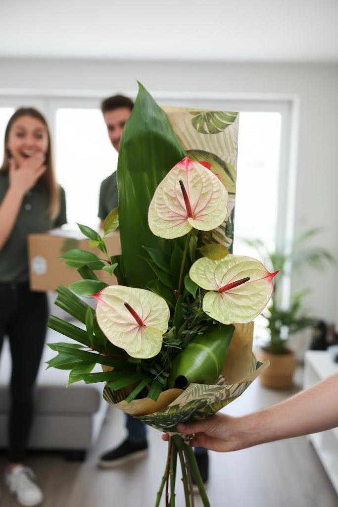 Blumenlieferung nach Budapest - Sommerlicher Anthurienstrauß (3 Stiele)