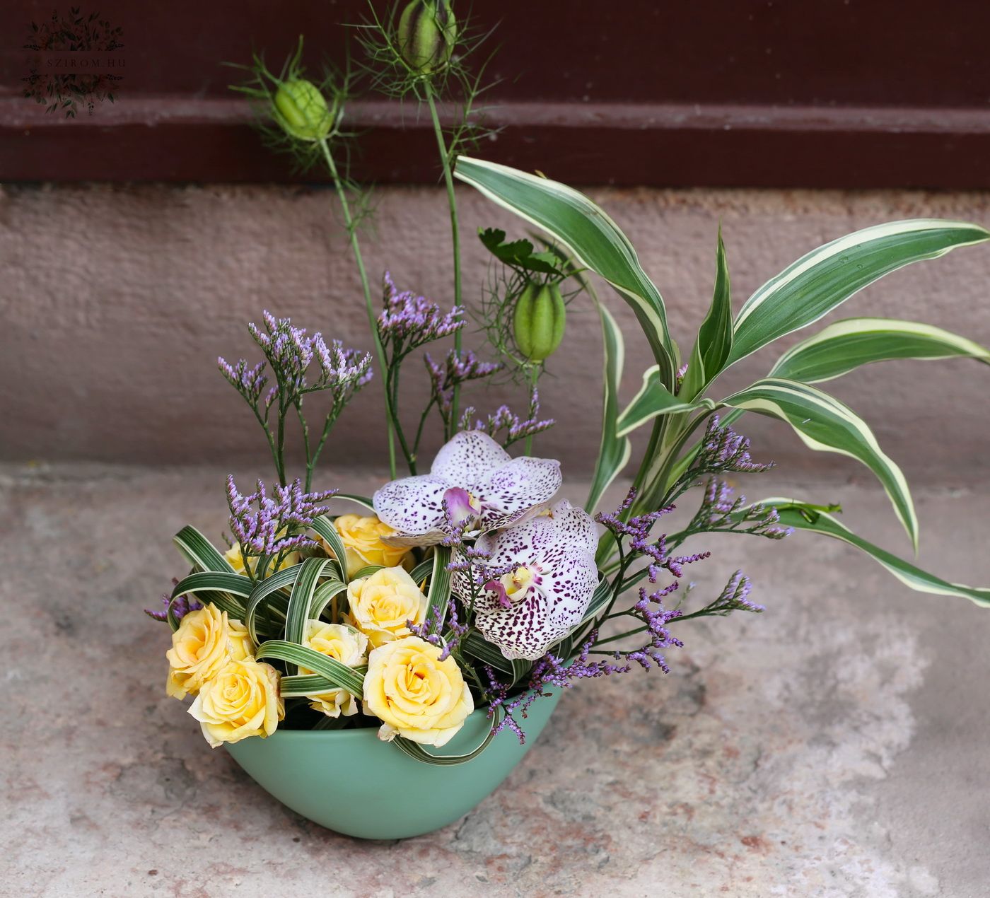 Blumenlieferung nach Budapest - Blumenboot mit Vanda-Orchidee, Minirosen