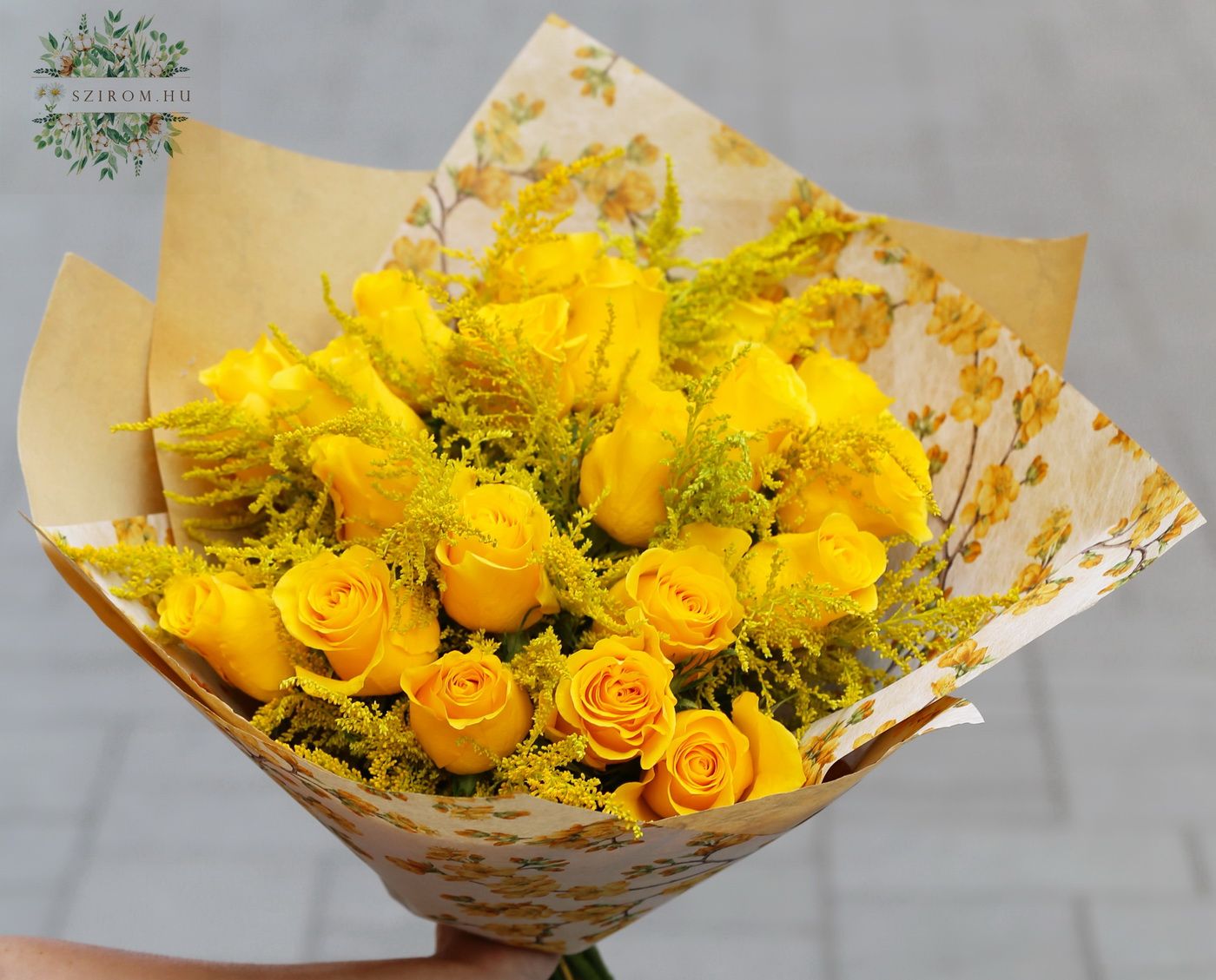 flower delivery Budapest -  20 yellow roses with small yellow flowers