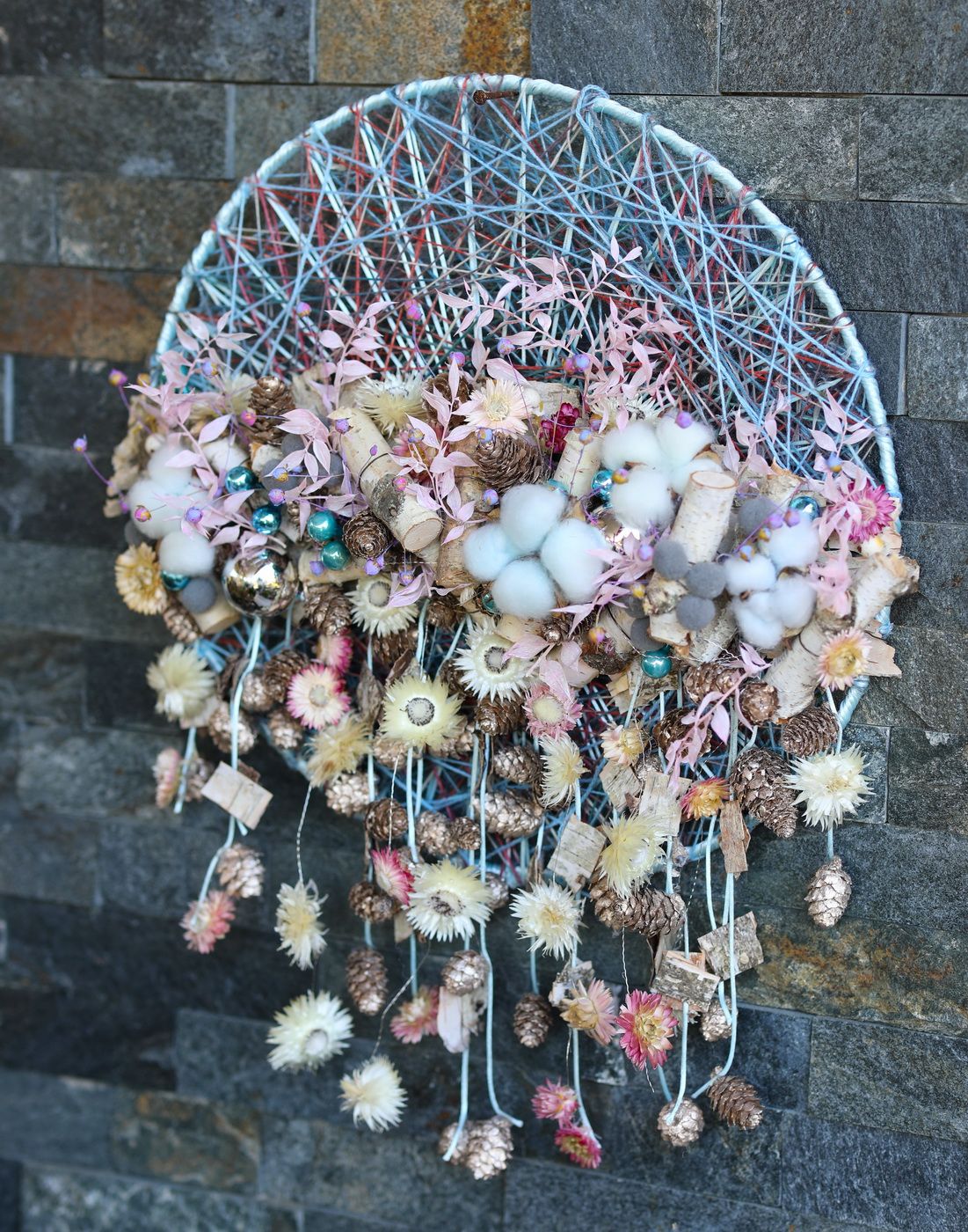 flower delivery Budapest - Modern winter door wreath or wall ornament