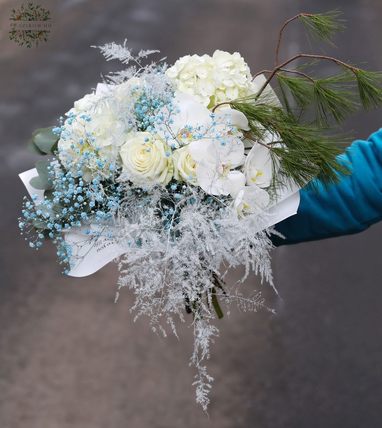 flower delivery Budapest - Cloud bouquet in the theme of the color of the year cloud dancer