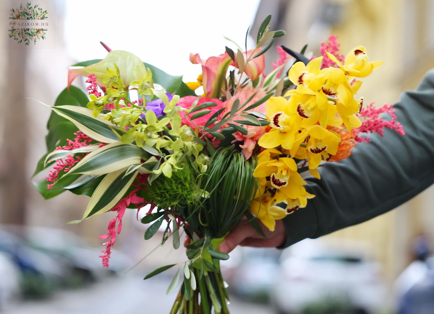 Virágküldés Budapest - Trópusi virágos orchideás ballagási csokor