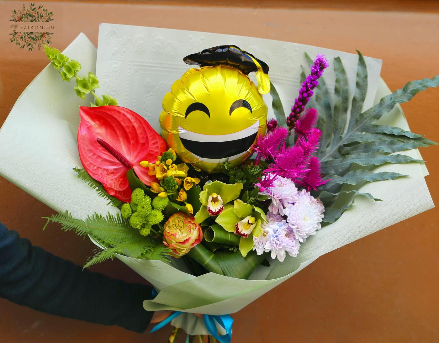 Blumenlieferung nach Budapest - Abschlussstrauß mit Smiley-Ballon und tropischen Blumen
