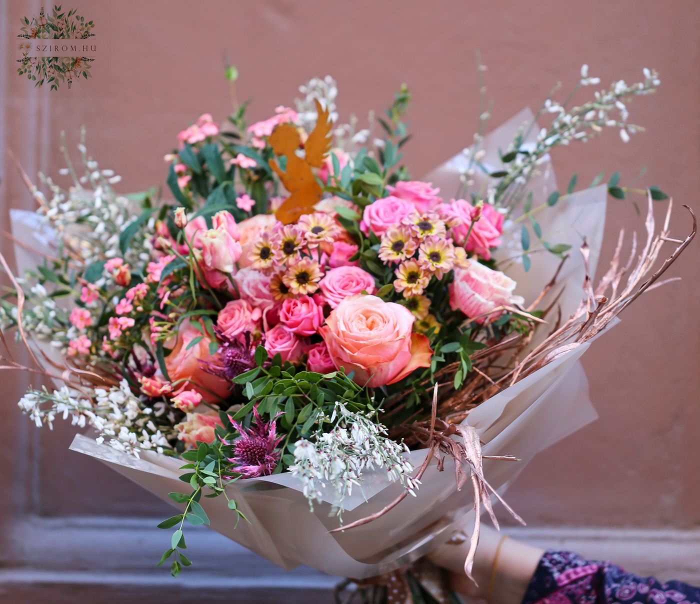 flower delivery Budapest - peach-pink angel bouquet (18 stems)
