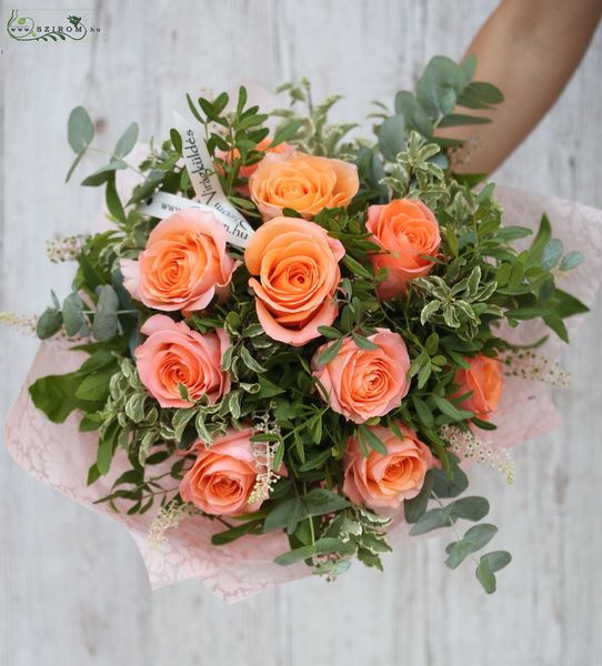 Blumenlieferung nach Budapest - Blumenstrauss von 10 pfirsichfarbigen Rosen