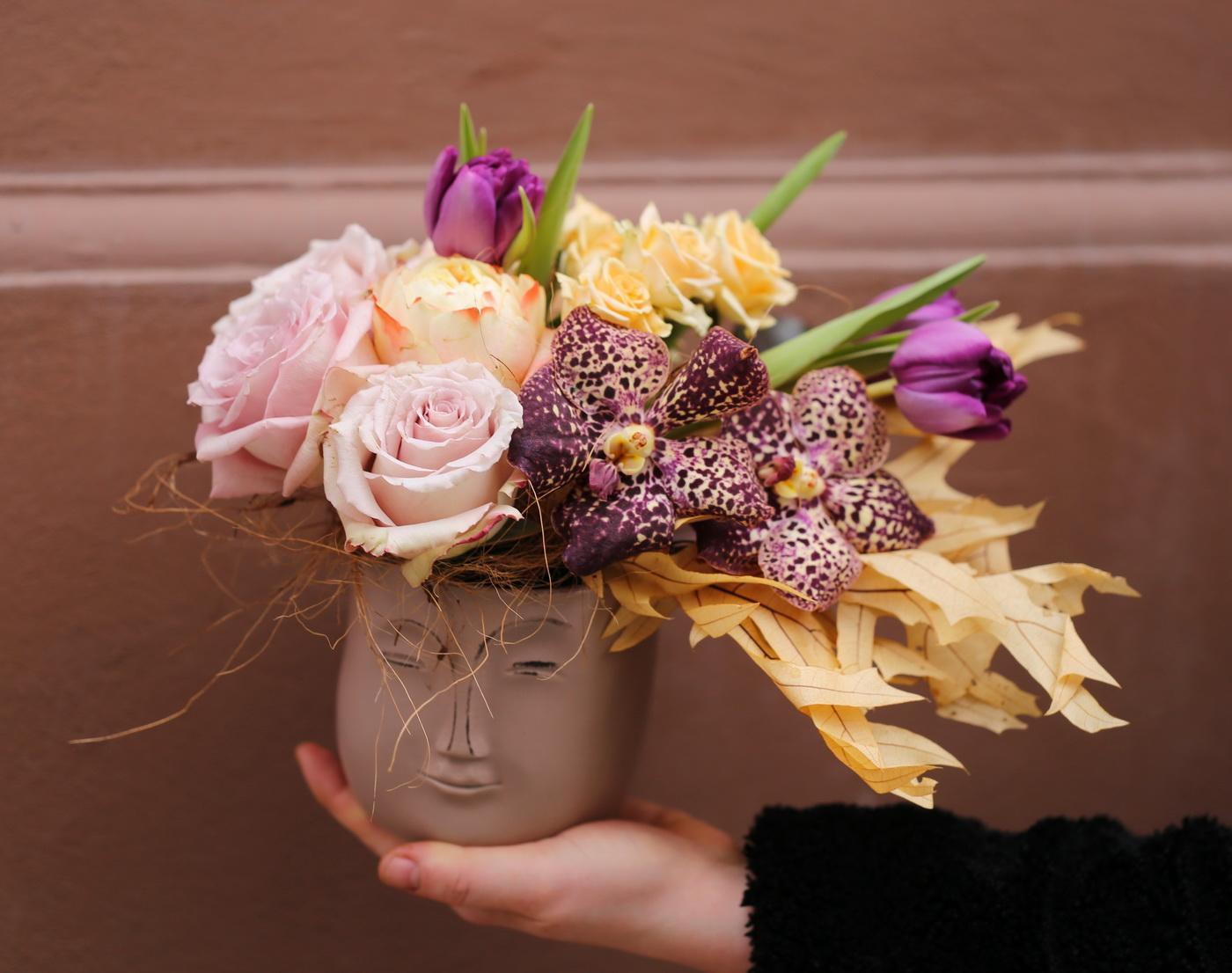 flower delivery Budapest - Head pot with windblown flower hair, in the theme of color of the year Mocha Mousse
