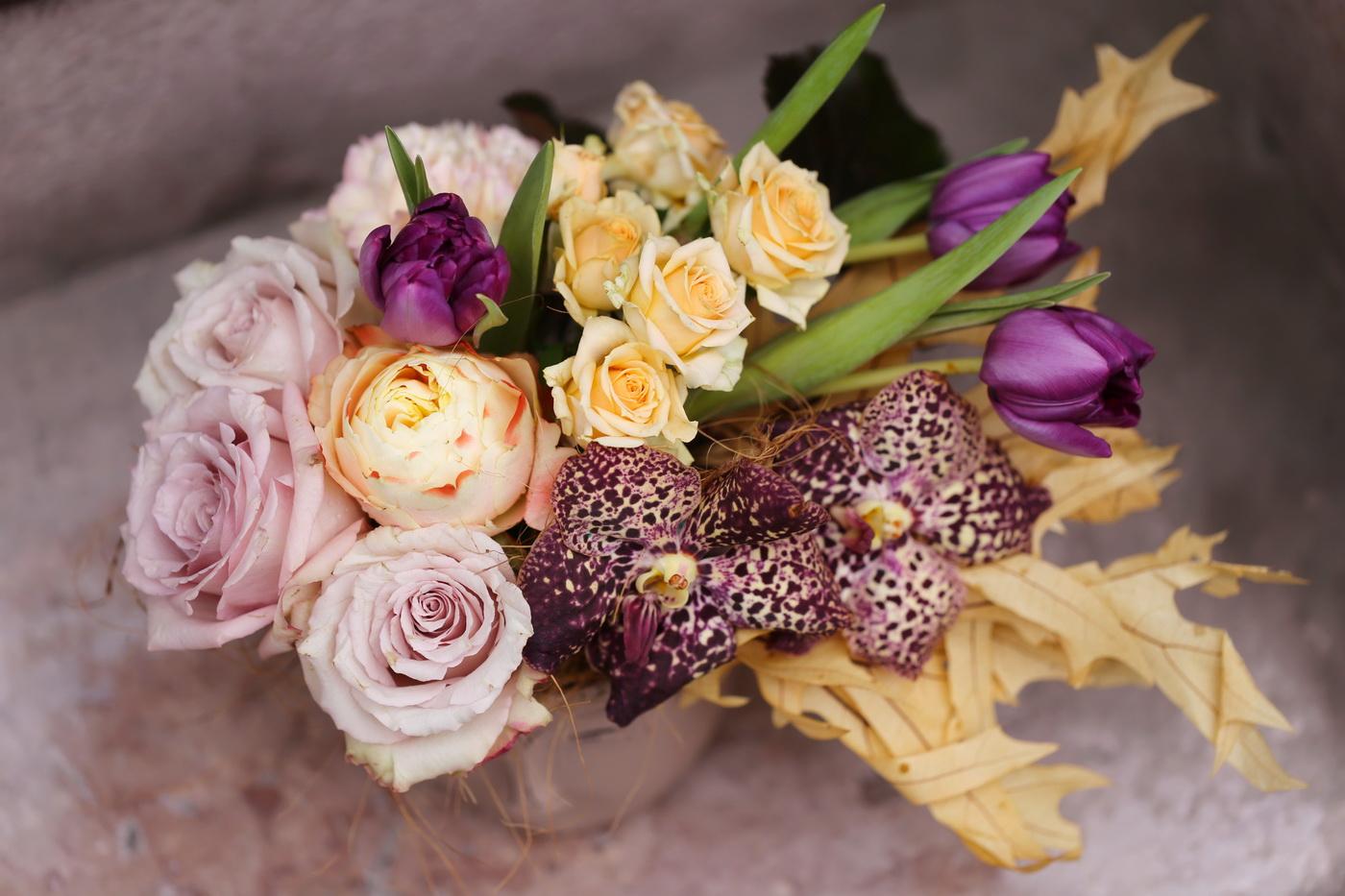 flower delivery Budapest - Head pot with windblown flower hair, in the theme of color of the year Mocha Mousse