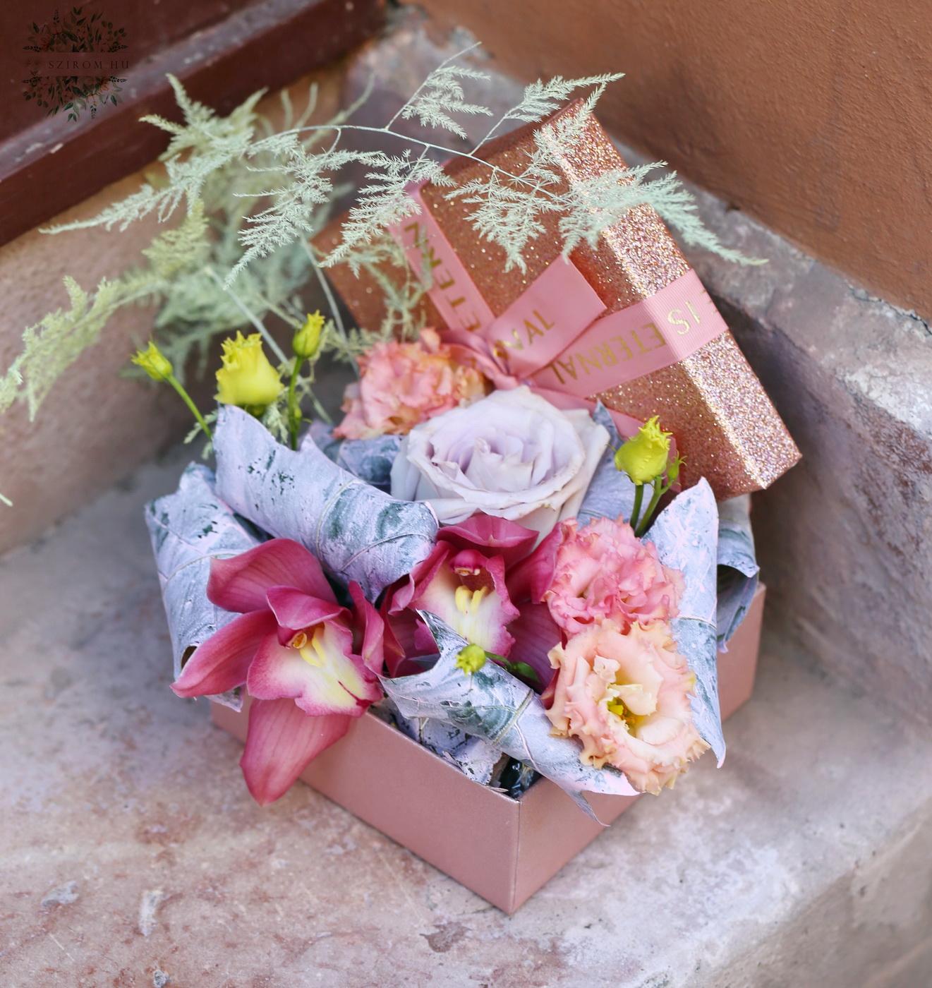 flower delivery Budapest - Small sparkly flower box with rose, orchids