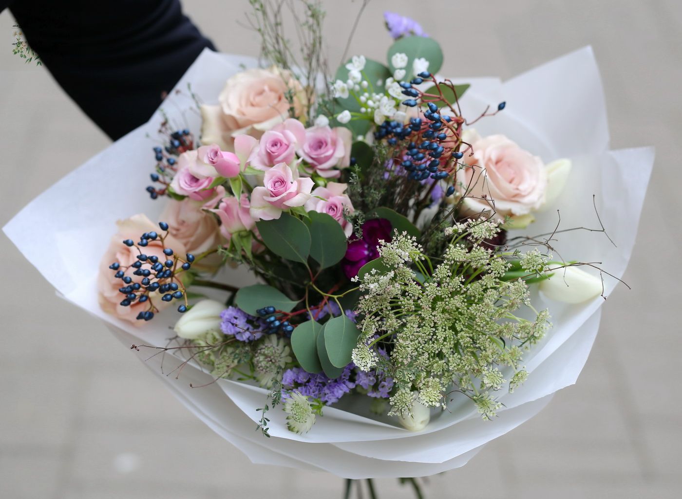 Blumenlieferung nach Budapest - Luftiger Lavendelfarbener Blumenstrauß (17 Stiele)