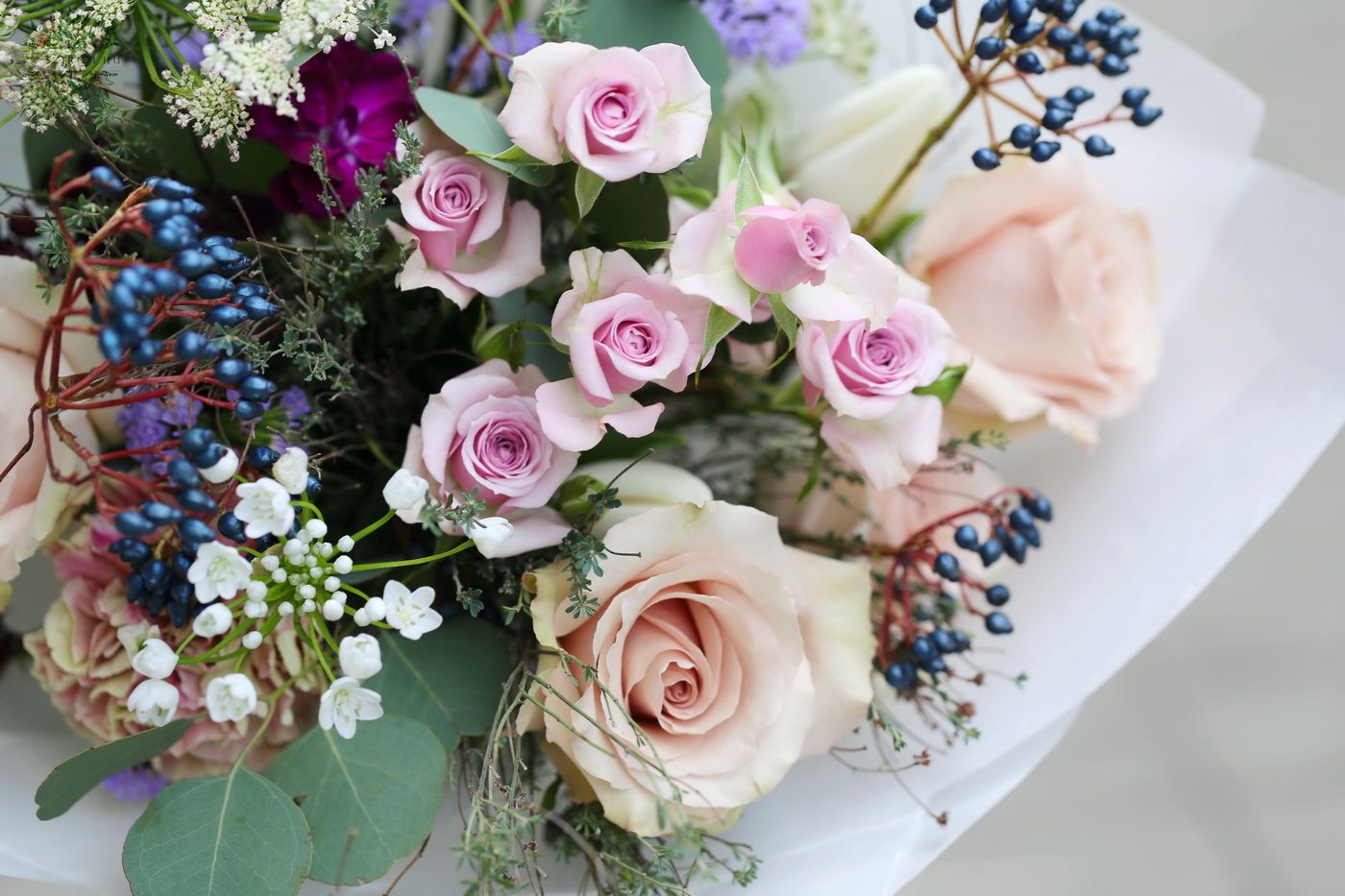 Blumenlieferung nach Budapest - Luftiger Lavendelfarbener Blumenstrauß (17 Stiele)