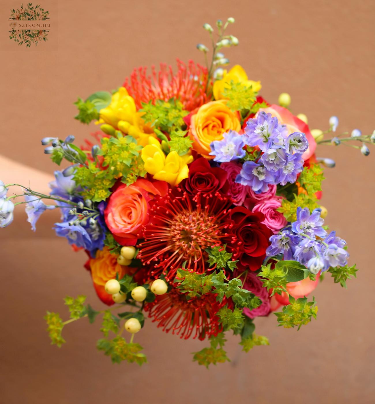 Virágküldés Budapest - Menyasszonyi csokor  (leucospremum, rózsa, delphinium, frézia, hypericum)