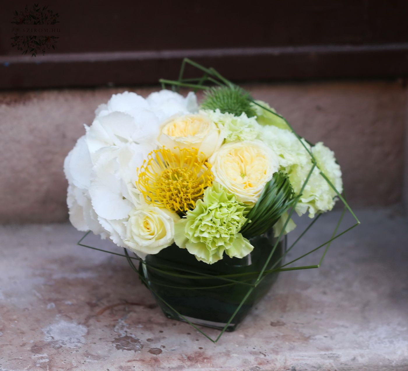 flower delivery Budapest - Modern glass cube with foamy summer cooling colored flowers