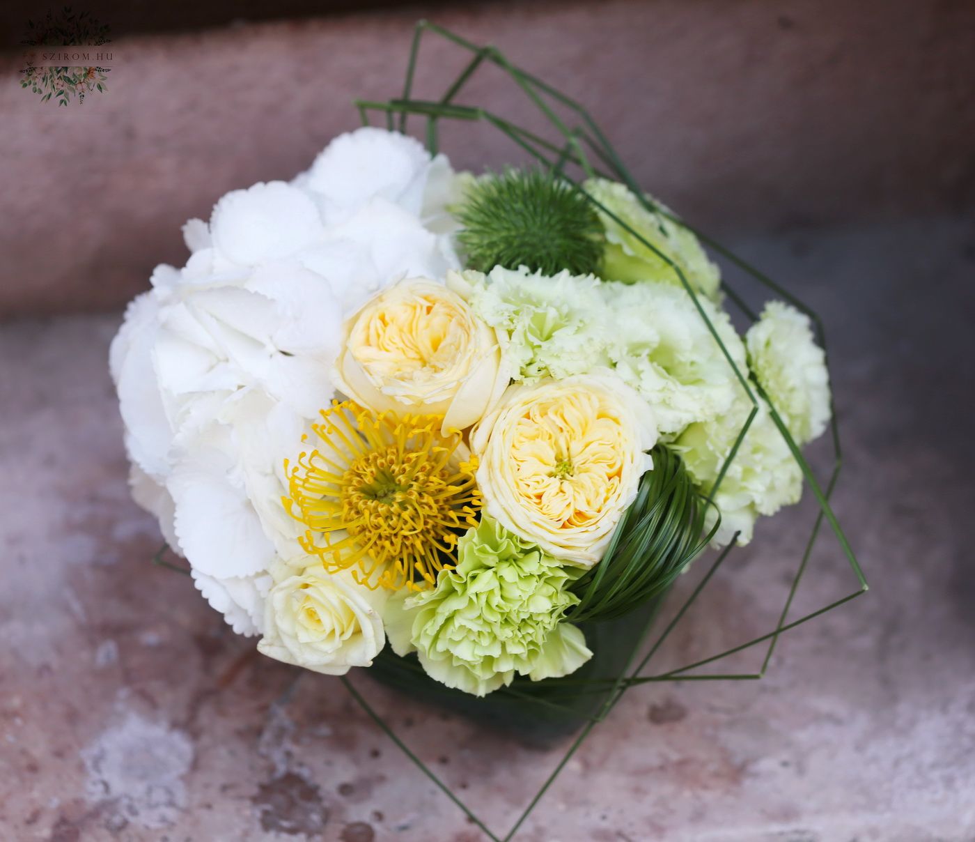 flower delivery Budapest - Modern glass cube with foamy summer cooling colored flowers