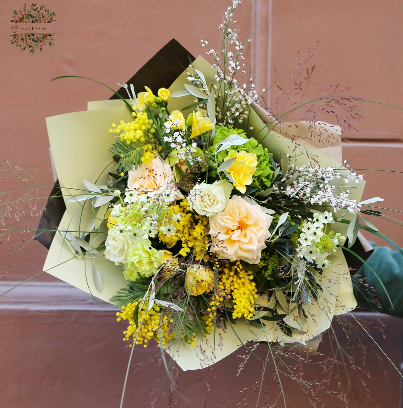 Blumenlieferung nach Budapest - Großer luftiger Strauß mit Mimosen, Tulpen, Rosen, Orchidee (31 Stiele)