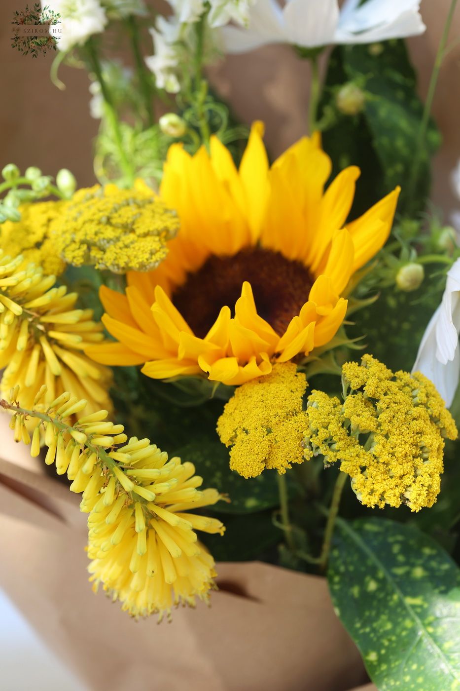 Blumenlieferung nach Budapest - Sommerstrauß mit Sonnenblume und Wiesenblumen