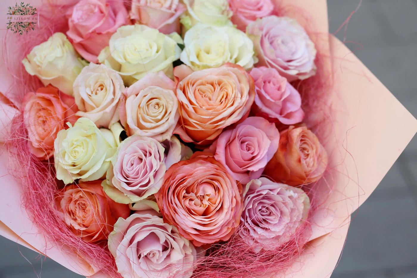 flower delivery Budapest - Pastel roses in 21 stem bouquet