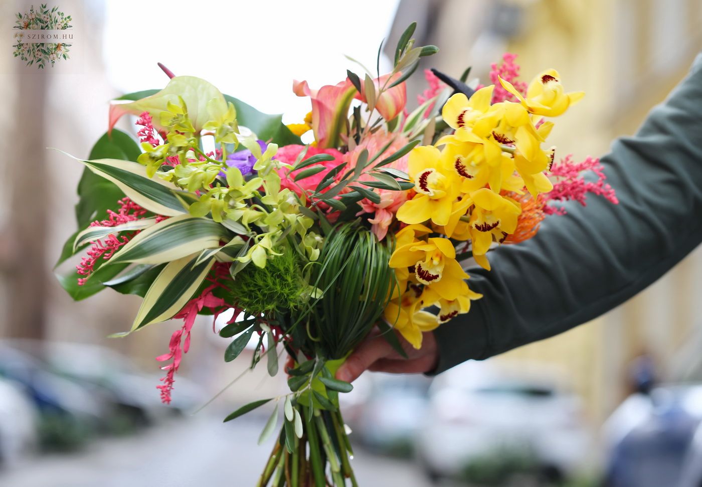 flower delivery Budapest - Tropic bouquet