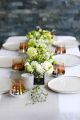 2 teilige Hochzeits- und Event-Tischdekoration, modern, luftig, mit kreuzenden Linien (Grün, Weiß, Rosa, Lisianthus, Calla)