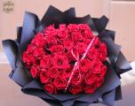 40 Rote Rosen mit Schwarze Papier
