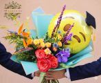 Abschlussstrauß mit Strelizie, Orchidee, Ballon mit Hut - original product photo with AI background