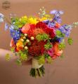 Menyasszonyi csokor  (leucospremum, rózsa, delphinium, frézia, hypericum)