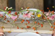 Moderne Tischdekoration mit Röhrchen, für Hochzeiten und Events (Hagebutte, Orchidee, Calla, Anthurie, Rosa, Pfirsich, Rot)
