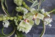 modern karika csokor orchideával (ornithogalum, kála, orchidea, zöld)