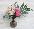 Orchidéen und Rosen im Vase (11 Stiele)