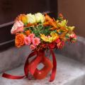 Herbststrauß für Würfelköpfe, mit quadratischer Vase