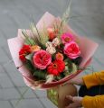 Herbststrauß mit Zinnia, Englische Rosen, Hagebutte (9 Stiele)