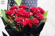 staring red roses ;) (11 roses + small flowers)
