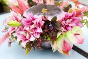Kürbis-Blumenstrauß mit Roselilien